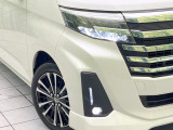 【LEDヘッドライト】悪天候や夜間走行時も良好な視界を確保し安心して運転できる高輝度LEDヘッドライトを装備!点灯速度が早く、消費電力も抑えられています。