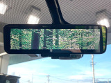 【インテリジェントルームミラー】後席の大きな荷物や同乗者で後方が確認しづらい時でも安心!カメラが撮影した車両後方の映像をルームミラー内に表示。クリアな視界で状況の確認が可能です!