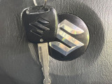 【キーレス】少し離れた場所からでもボタン一つでドアの開錠・施錠ができるのでとっても便利!ドアの鍵穴周りに傷をつけることもありません♪