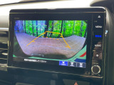 【バックカメラ】駐車時に後方がリアルタイム映像で確認できます。大型商業施設や立体駐車場での駐車時や、夜間のバック時に大活躍!運転スキルに関わらず、今や必須となった装備のひとつです!