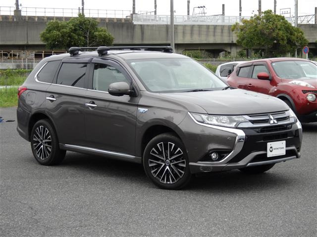 アウトランダーPHEV 2.4 G プレミアムパッケージ 4WD 4WD 本革シート