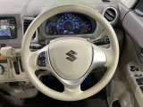 インテリアに合わせたデザインのステアリングは、運転される方のことも考え、運転しやすい形状、大きさです。是非一度、実際に触ってお確かめください。
