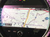 ●純正ナビ:一体感のあるナビは、高級感ある車内を演出してくれます。オーディオ機能も充実しておりますので、運転もより楽しめます♪