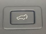 【パワーバックドア】スマートキーや運転席のボタンを押すだけでリアゲートが自動で開閉します!荷物を持っている時や、高い位置にあるバックドアを閉める際に便利な機能です♪