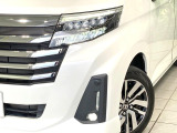 【LEDヘッドライト】悪天候や夜間走行時も良好な視界を確保し安心して運転できる高輝度LEDヘッドライトを装備!点灯速度が早く、消費電力も抑えられています。