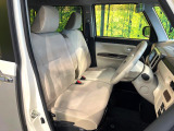 運転席まわりには十分なスペースがあり、大柄な方でもゆったり運転していただける環境です。