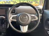 インテリアに合わせたデザインのステアリングは、運転される方のことも考え、運転しやすい形状、大きさです。是非一度、実際に触ってお確かめください。