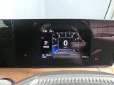 一目で見やすいスピードメーターです。シンプルですが、正確に情報が確認出来ますよ。