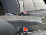 ひじ掛けなどもついていて運転の疲れを軽減してくれます。
