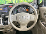 インテリアに合わせたデザインのステアリングは、運転される方のことも考え、運転しやすい形状、大きさです。是非一度、実際に触ってお確かめください。