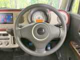 インテリアに合わせたデザインのステアリングは、運転される方のことも考え、運転しやすい形状、大きさです。是非一度、実際に触ってお確かめください。