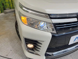 【LEDヘッドライト】悪天候や夜間走行時も良好な視界を確保し安心して運転できる高輝度LEDヘッドライトを装備!点灯速度が早く、消費電力も抑えられています。