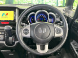 【純正革巻きステアリング】上質な革を使用することで、手にしっかり馴染みとても運転しやすいハンドルです♪