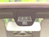 【スズキ セーフティサポート】走行中に前方の車両等を認識し、衝突しそうな時は警報とブレーキで衝突回避と被害軽減をアシスト。より安全にドライブをお楽しみいただけます。