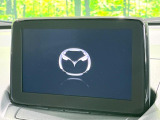 【マツダコネクトナビ】車内の雰囲気にマッチした一体型タイプのナビ。各種車輌設定やBluetooth再生等、様々な機能が楽しめます。直感的なダイヤル操作が可能で、使い勝手も良好です。