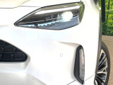 【LEDヘッドライト】悪天候や夜間走行時も良好な視界を確保し安心して運転できる高輝度LEDヘッドライトを装備!点灯速度が早く、消費電力も抑えられています。