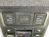 【パワーバックドア】スマートキーや運転席のボタンを押すだけでリアゲートが自動で開閉します!荷物を持っている時や、高い位置にあるバックドアを閉める際に便利な機能です♪