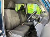 運転席シート廻りは使用感も少なく、良好な状態となっています。前オーナー様が丁寧に使っていたことがよくわかりますね。