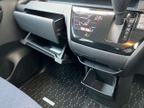 収納スペースがたくさんあるので車内が片付きます