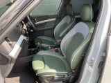 お車の点検、修理も自社整備工場にて対応致します。入庫案内からご来店までサービスアドバイザーと担当営業者でお客様をサポート致します。ご来店、ご連絡をスタッフ一同心よりお待ちしております。