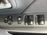 【電動格納ミラー】サイドミラーは電動格納式となっており、狭い駐車場でもキズがつくリスクを抑えられます。