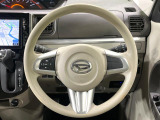 インテリアに合わせたデザインのステアリングは、運転される方のことも考え、運転しやすい形状、大きさです。是非一度、実際に触ってお確かめください。