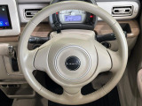 インテリアに合わせたデザインのステアリングは、運転される方のことも考え、運転しやすい形状、大きさです。是非一度、実際に触ってお確かめください。