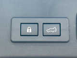 【パワーバックドア】スマートキーや運転席のボタンを押すだけでリアゲートが自動で開閉します!荷物を持っている時や、高い位置にあるバックドアを閉める際に便利な機能です♪