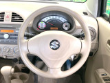 インテリアに合わせたデザインのステアリングは、運転される方のことも考え、運転しやすい形状、大きさです。是非一度、実際に触ってお確かめください。