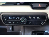 運転席シートヒーター、助手席シートヒーター、オートエアコン