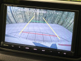 【バックカメラ】駐車時に後方がリアルタイム映像で確認できます。大型商業施設や立体駐車場での駐車時や、夜間のバック時に大活躍!運転スキルに関わらず、今や必須となった装備のひとつです!