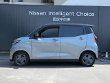 コンパクトな軽自動車サイズながら、どっしりとした安定感と広々とした室内空間を予感させる、先進のサイドシルエットです