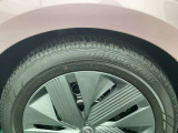タイヤサイズは185/60R16でタイヤの溝も十分にあります。