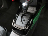 『7速スーパーアクティブシフト付CVT』を搭載しています。Dレンジからレバーを右側に倒せば、スポーツカーらしいマニュアルシフトチェンジの醍醐味を味わうこともできます。