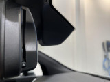 自動防眩機能を備えたルームミラー。ETC車載器を搭載しておりスタイリッシュかつ機能性を兼ね備えております。