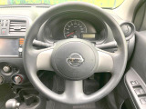 インテリアに合わせたデザインのステアリングは、運転される方のことも考え、運転しやすい形状、大きさです。是非一度、実際に触ってお確かめください。