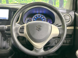 インテリアに合わせたデザインのステアリングは、運転される方のことも考え、運転しやすい形状、大きさです。是非一度、実際に触ってお確かめください。