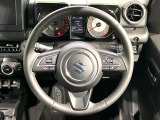 インテリアに合わせたデザインのステアリングは、運転される方のことも考え、運転しやすい形状、大きさです。是非一度、実際に触ってお確かめください。