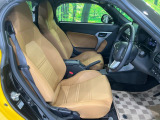 運転席シート廻りは使用感も少なく、良好な状態となっています。丁寧に使われていたことがよくわかりますね。
