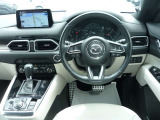 ◆チルト&テレスコピックステアリング◆ドライバーのさまざまな体格に応じて適切な運転姿勢を取りやすいよう、ハンドルの前後位置と高さを調整できます◆