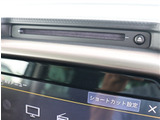『1台』のお車に対して、3名体制で日々議論を重ね仕入れを行っております。