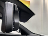 【ETC】自動防眩機能を備えたルームミラー。ETC車載器を搭載しておりスタイリッシュかつ機能性を兼ね備えております。