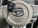 【キーレス】少し離れた場所からでもボタン一つでドアの開錠・施錠ができるのでとっても便利!ドアの鍵穴周りに傷をつけることもありません♪