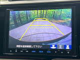 【バックカメラ】駐車時に後方がリアルタイム映像で確認できます。大型商業施設や立体駐車場での駐車時や、夜間のバック時に大活躍!運転スキルに関わらず、今や必須となった装備のひとつです!