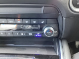 暑い夏の時期にとっても快適なシートベンチレーションを装備!シート内部に取り付けられたファンでシートの表面を換気して、涼しくしてくれます。