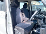 運転席シート廻りは使用感も少なく、良好な状態となっています。前オーナー様が丁寧に使っていたことがよくわかりますね。