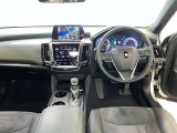 運転席周りのレイアウトをご覧ください。ナビゲーションが綺麗に装着されすっきり収まってますね!