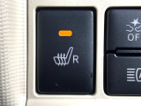【シートヒーター】寒い日に重宝するシートヒーター!エアコンより早く温まってくれるので寒がりの人も安心ですね♪エアコンの温風は乾燥するから苦手、という方にもをおすすめです。