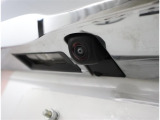 バックカメラが付いているので後方確認が非常にしやすいです。今や運転初心者も熟練者も必須装備!ついていて損はないですね♪