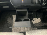 運転席側にドリンクホルダーあります!運転中でも手が届きやすい位置にあって便利です♪
